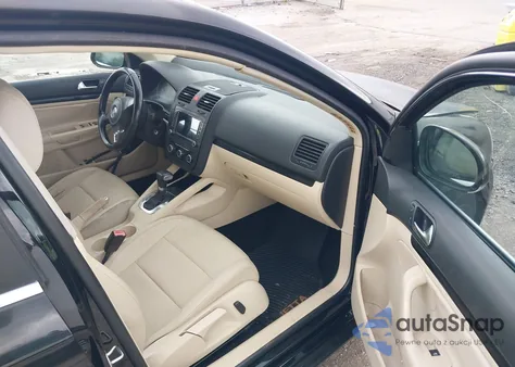 2010 Volkswagen Jetta Se z USA, uszkodzony, nr VIN 3VWRZ7AJ3AM037584